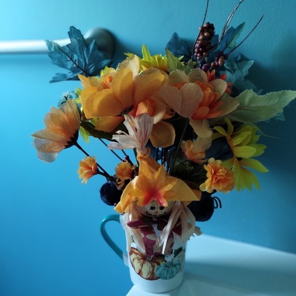NEW Fall Decoration Pumpkin Foliage Flower Arrangement - Picture 1 of 3
